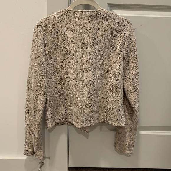 CUPCAKES & CASHMERE - snakeskin faux suede jacket, size S, in perfect condition - Picture 5 of 7